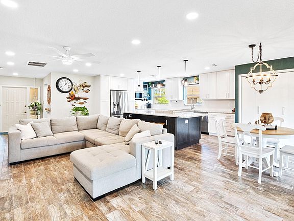 5th image of 6180 Olivewood Circle