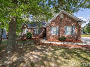 501 Powhatan Dr, Fuquay Varina, NC 27526
