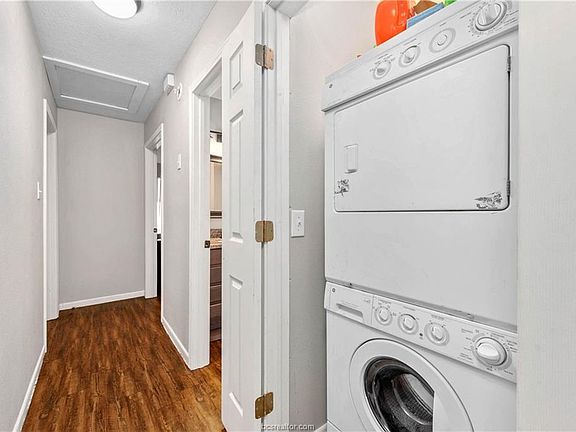 3rd image of 117 Southland St