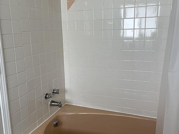 5th image of 2 Accera Dr #2