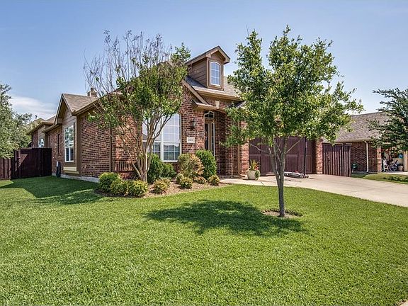 2nd image of 2401 Deerwood Dr