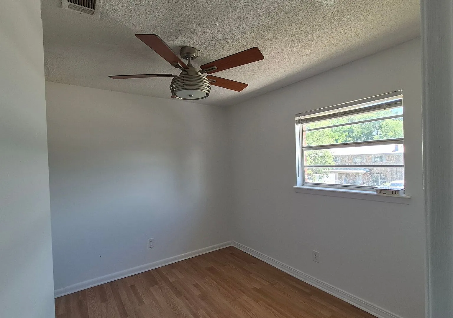Stunningly updated townhome! — Photo 3