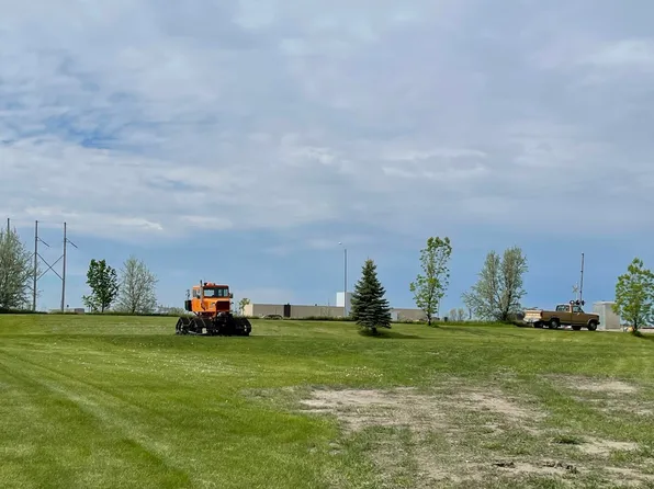 5337 W Lanark Dr, Grand Forks, ND 58203