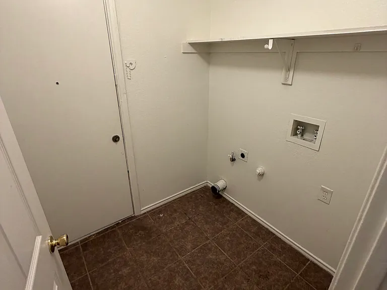 1005 Chelsea Dr — Photo 9