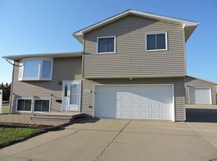 1429 9th St E, Dickinson, ND 58601