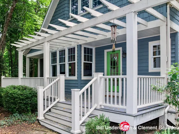 1373 Wildflower Ln, Fennville, MI 49408