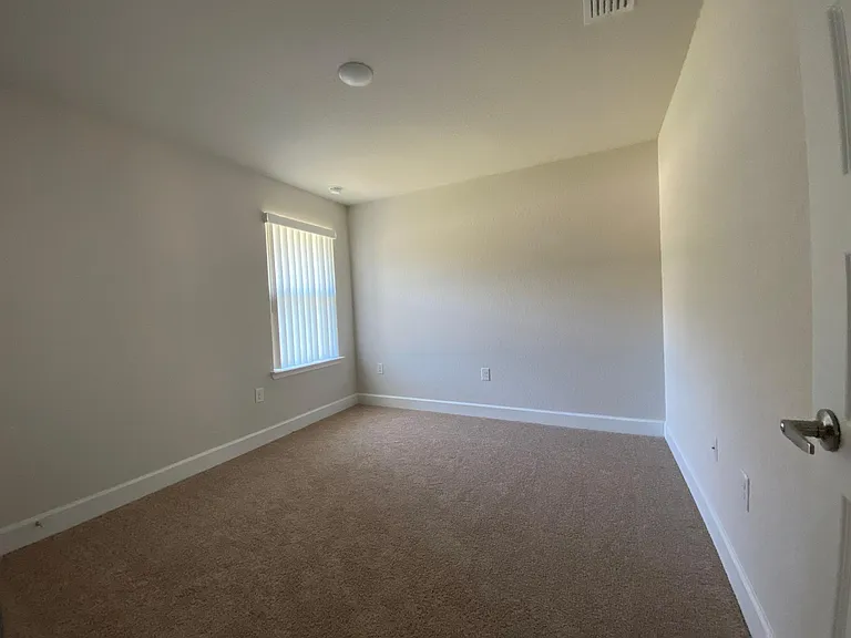 564 NW Oakmont Way — Photo 7