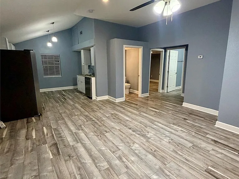 2322 Central St #4 — Photo 8