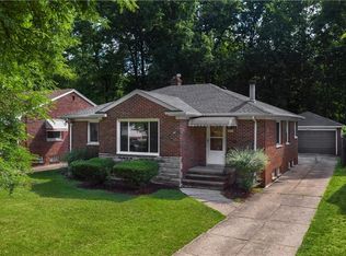 6261 Mandalay Dr, Parma Heights, OH 44130