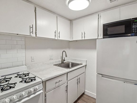 3rd image of 2542 W Colter St APT 86