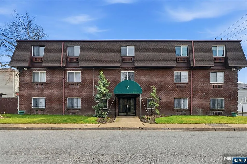 9 Vreeland Ave APT 2F photo 1