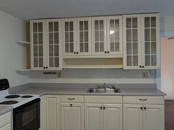 21 Clark St #21CL, Brattleboro, VT 05301