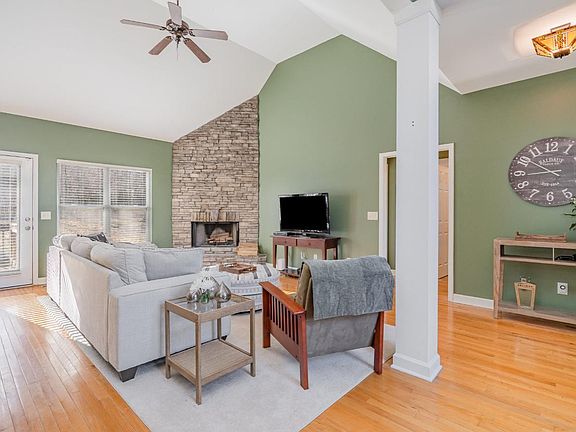 5th image of 902 River Branch Ct