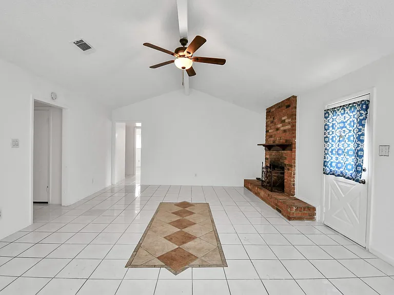 530 Westshire Dr — Photo 23