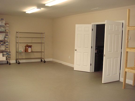 Front Workroom with door way to back room