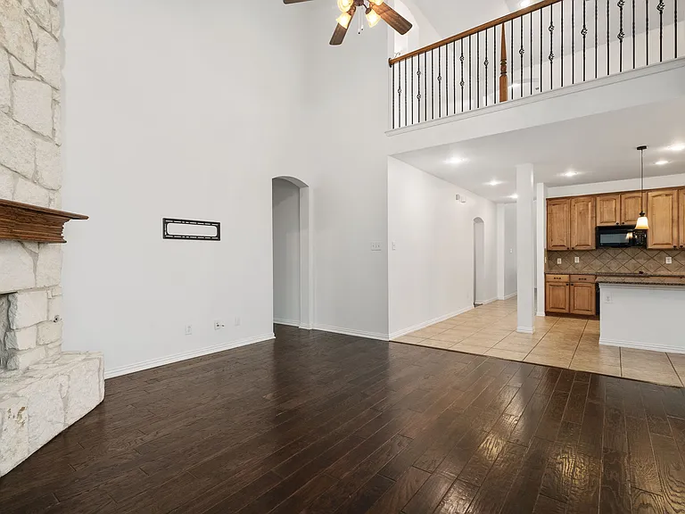 1181 Capital Dr — Photo 4