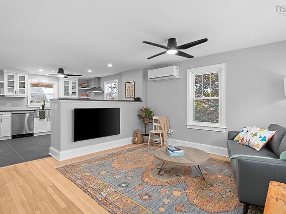 4th image of 55 Lawrence St