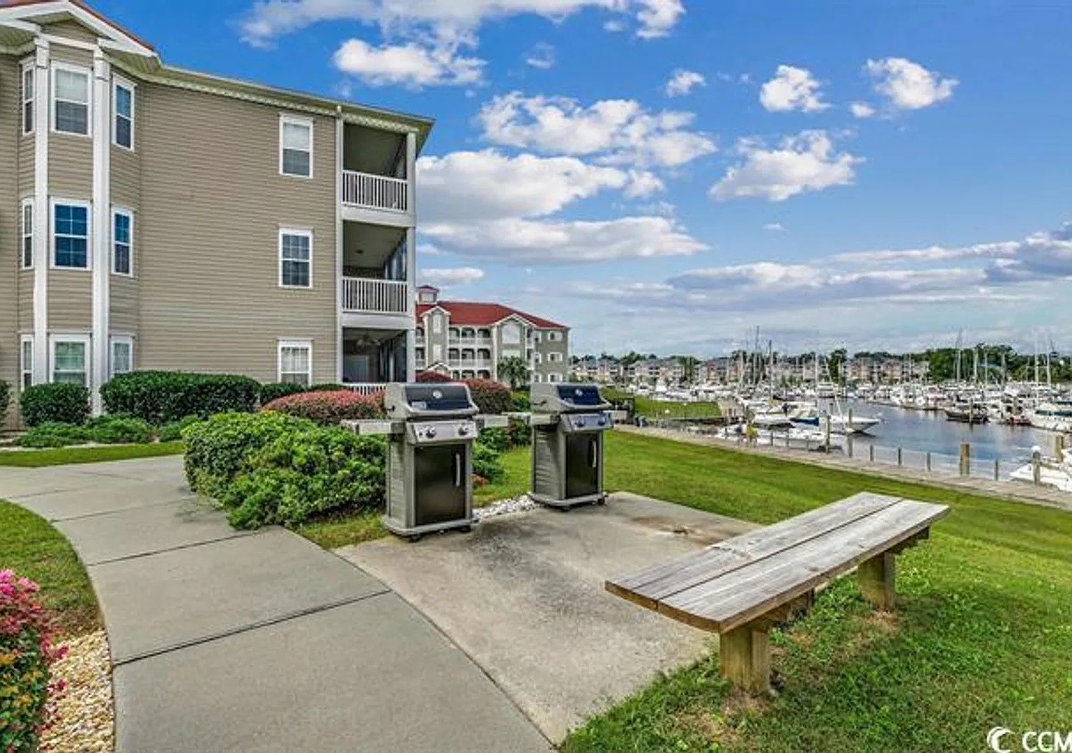 Carolina Yacht Landing - Luxury Fully Furnished Waterfront Condo — Photo 3