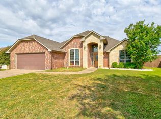 909 Winding Rd, Granbury, TX 76049