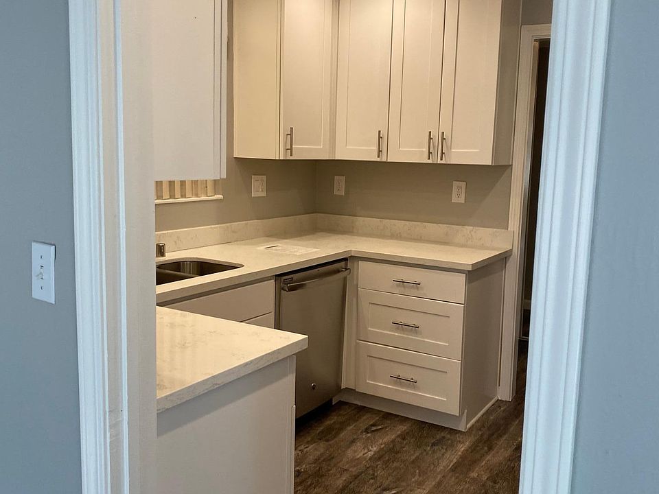 1st image of 402 Oak Grove Ave #5