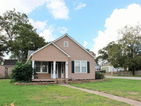 142 N Holland St, Bellville, TX 77418