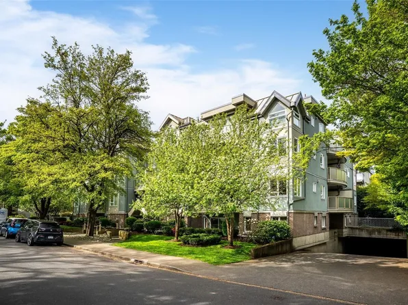 2710 Grosvenor Rd #202, Victoria, BC V8T 3M9