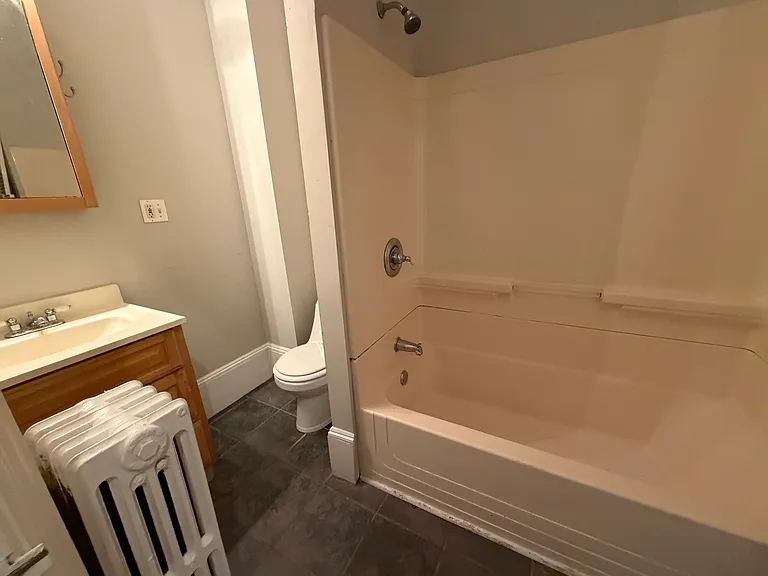 324 Hudson Ave #1R — Photo 11