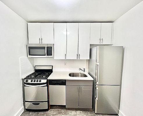 4th image of 4140 Denman St APT 6U