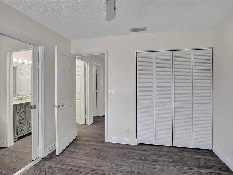 11032 Boston Dr — Photo 24