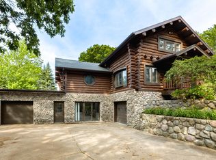 17097 Roosevelt Rd, Spring Lake, MI 49456