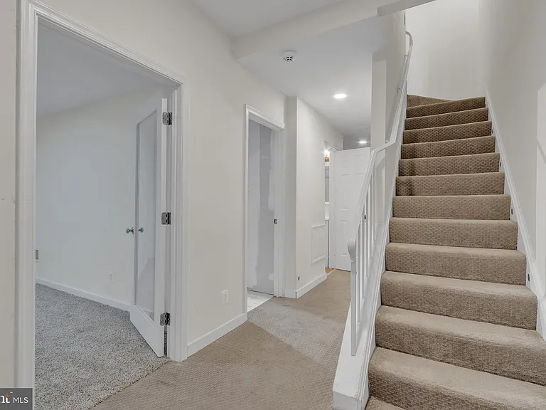 8247 Clifton Farm Ct — Photo 14