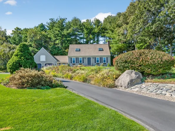 13 Fairway Dr, Acushnet, MA 02743