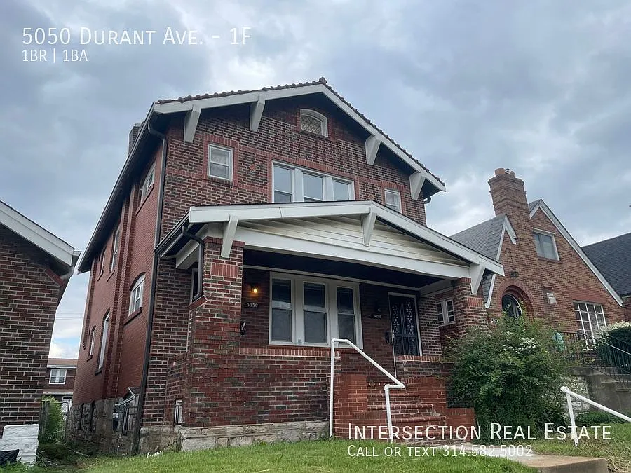 HUGE 1st Floor 1Bedroom w/ Large Front Porch — Photo 2