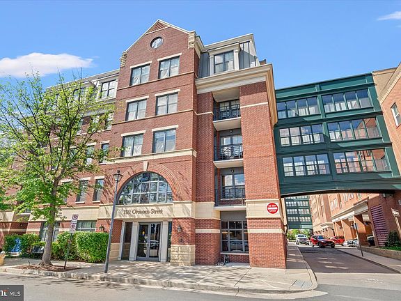 2nd image of 1111 Oronoco St Unit 441