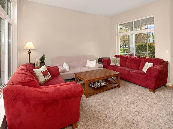 5th image of 1040 SE 11th Pl