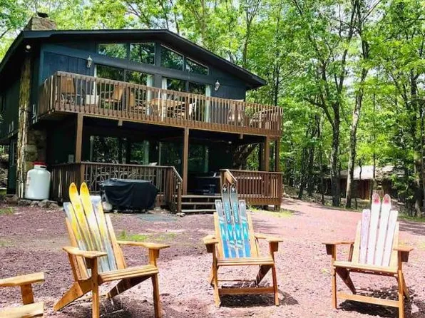 79 Skye Dr, Lake Harmony, PA 18624