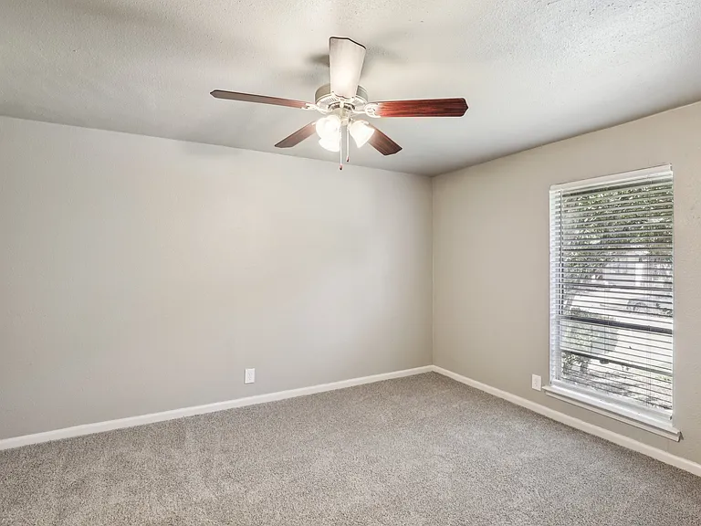Whisperwind Apartments — Photo 11