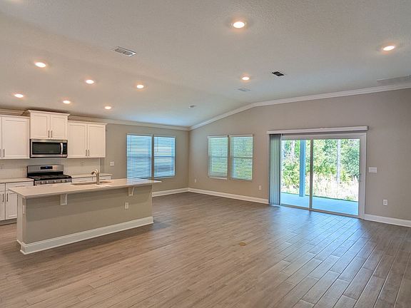 4th image of 126 Zancara St