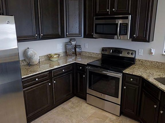 5th image of 452 Torrington Dr
