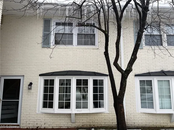 8 Meadowlawn Dr Unit 15, Mentor, OH 44060