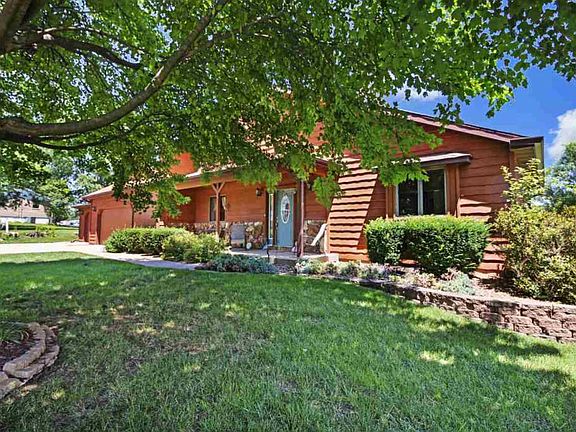 3rd image of 423 N Longbow Dr