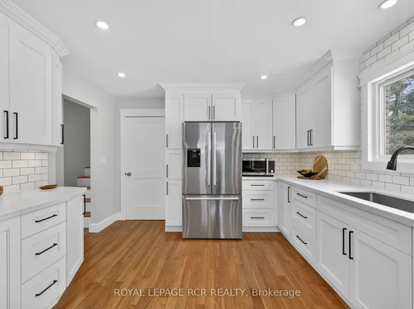 18 Westvale Dr, Bracebridge, ON P1L 1B5