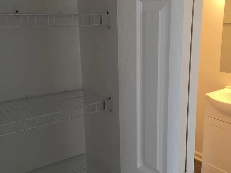 Lakeside Plaza Apartments — Photo 15