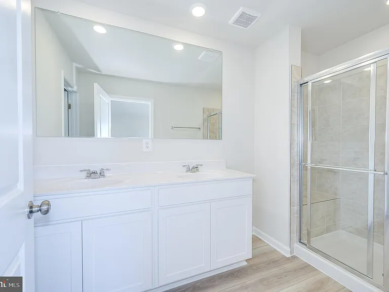 450 Seeback Dr — Photo 26