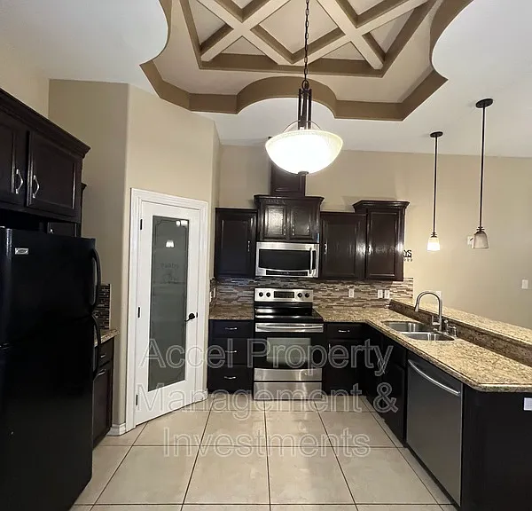 312 Kika De La Garza St — Photo 9
