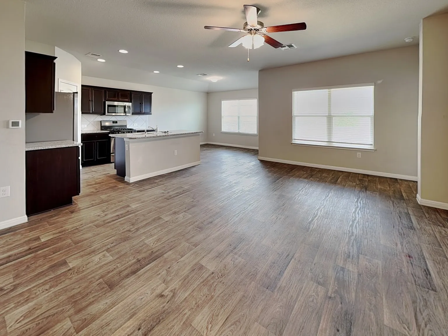 3 bed, 2.0 bath, 1508 sqft, $2,099 — Photo 3