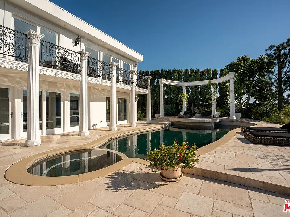 8020 Zeus Dr