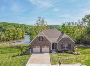 191 Ashton Fields Dr, Lenoir City, TN 37772