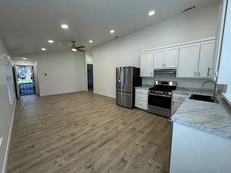 1515 Arcadian Ave — Photo 4