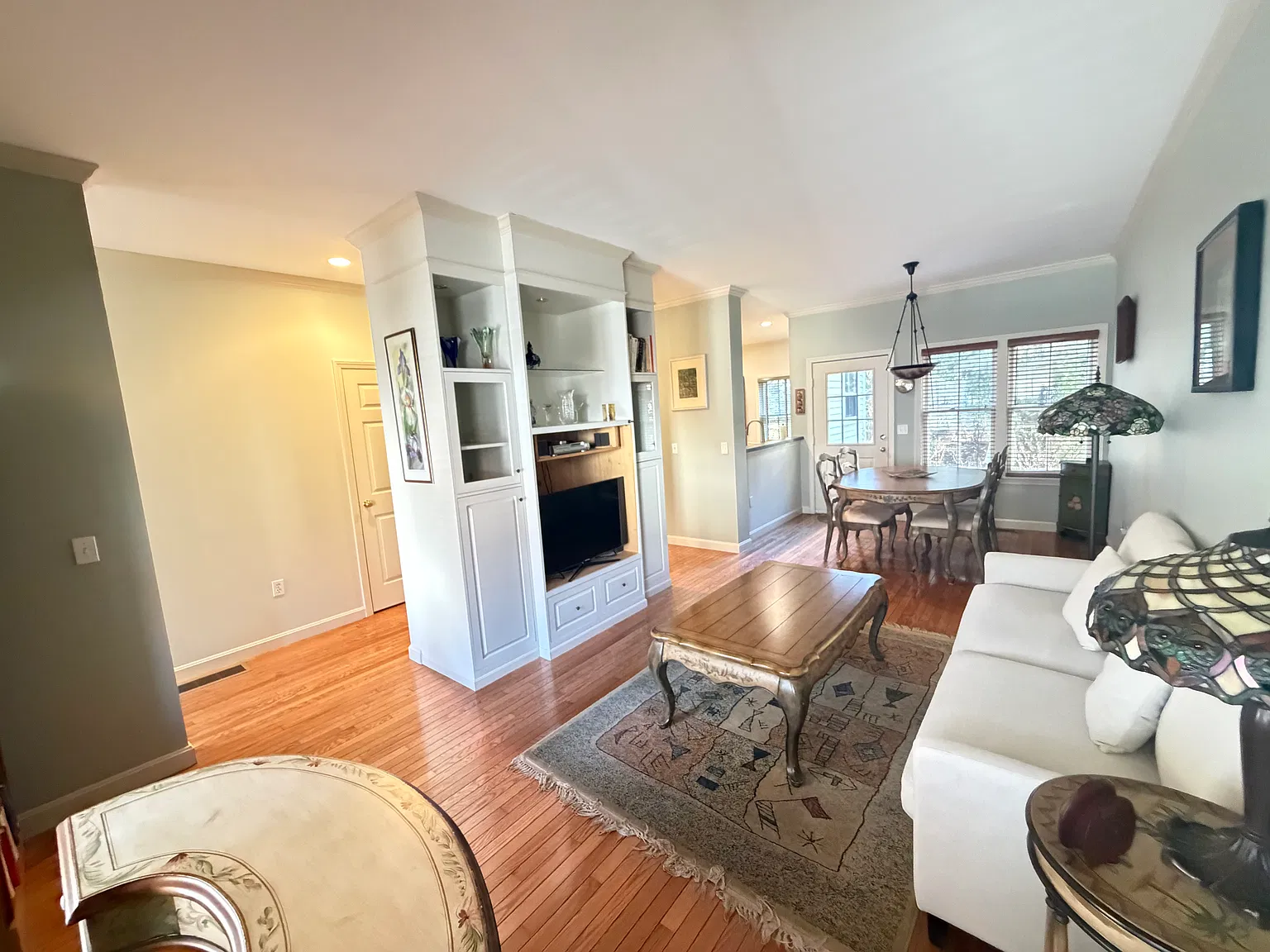 2 bed, 1.5 bath, 1232 sqft, $2,800 — Photo 2